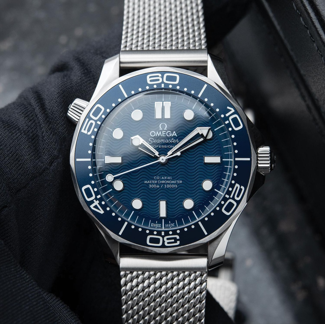 tai-xuong-26.png Omega Seamaster Diver 300M James Bond 60th Anniversary Ref. 210.30.42.20.03.002 – Ships from USA – Free Delivery - Image 1