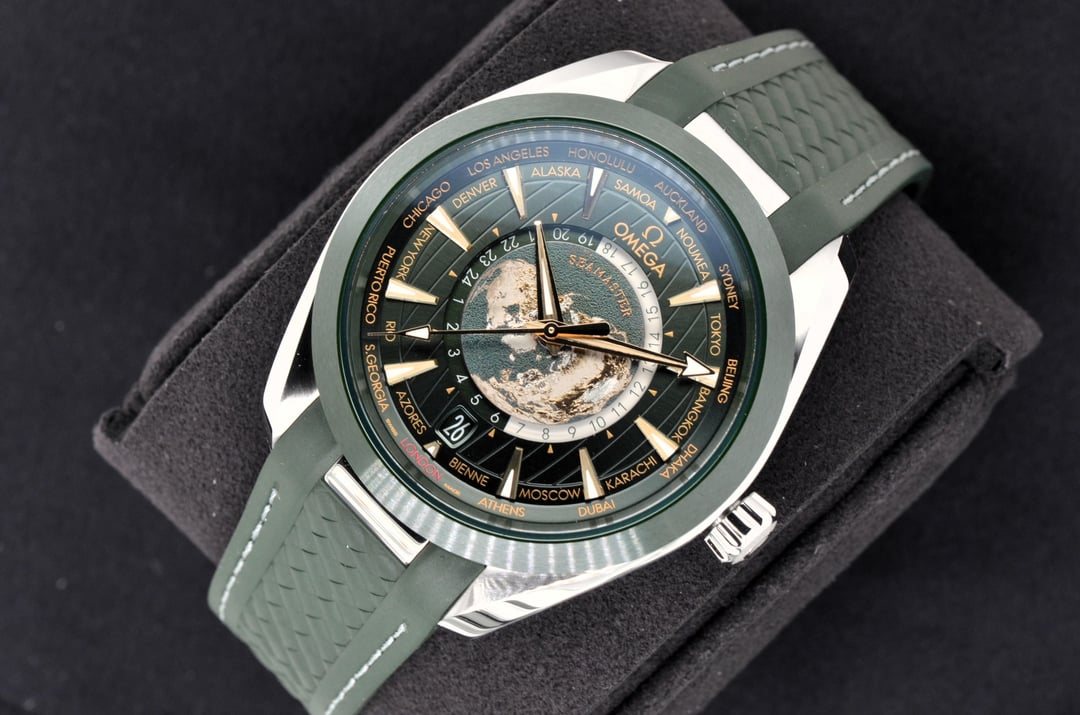 tai-xuong-27.png Omega Seamaster Aqua Terra 150M Co-Axial Chronometer GMT 22030432210001 - Image 1