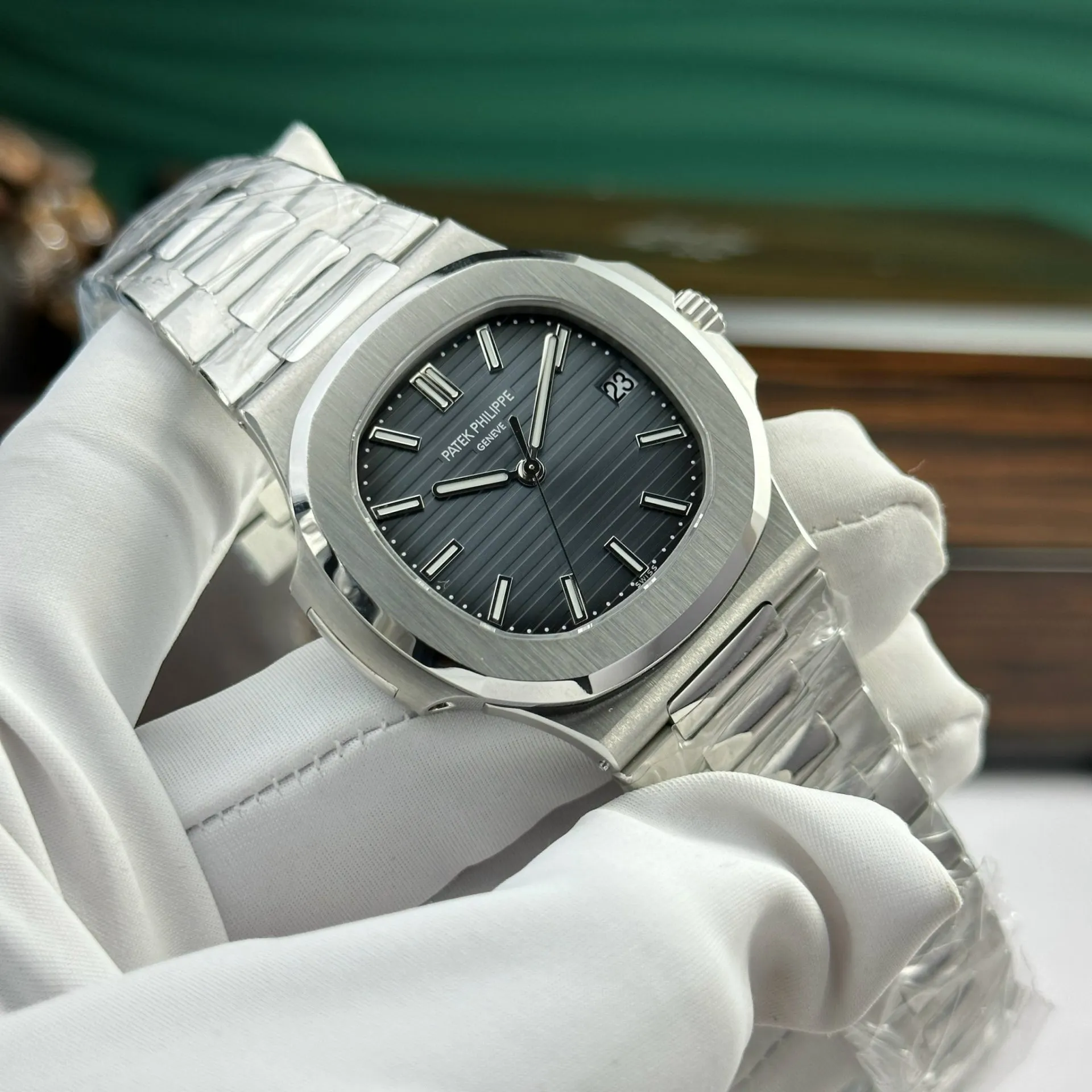 Dong-ho-Patek-Philippe-tinh-chinh-Like-Auth-Nautilus-5711-ban-VIP-40mm-3.webp Patek Philippe Nautilus Ref 5711 40mm - Image 1